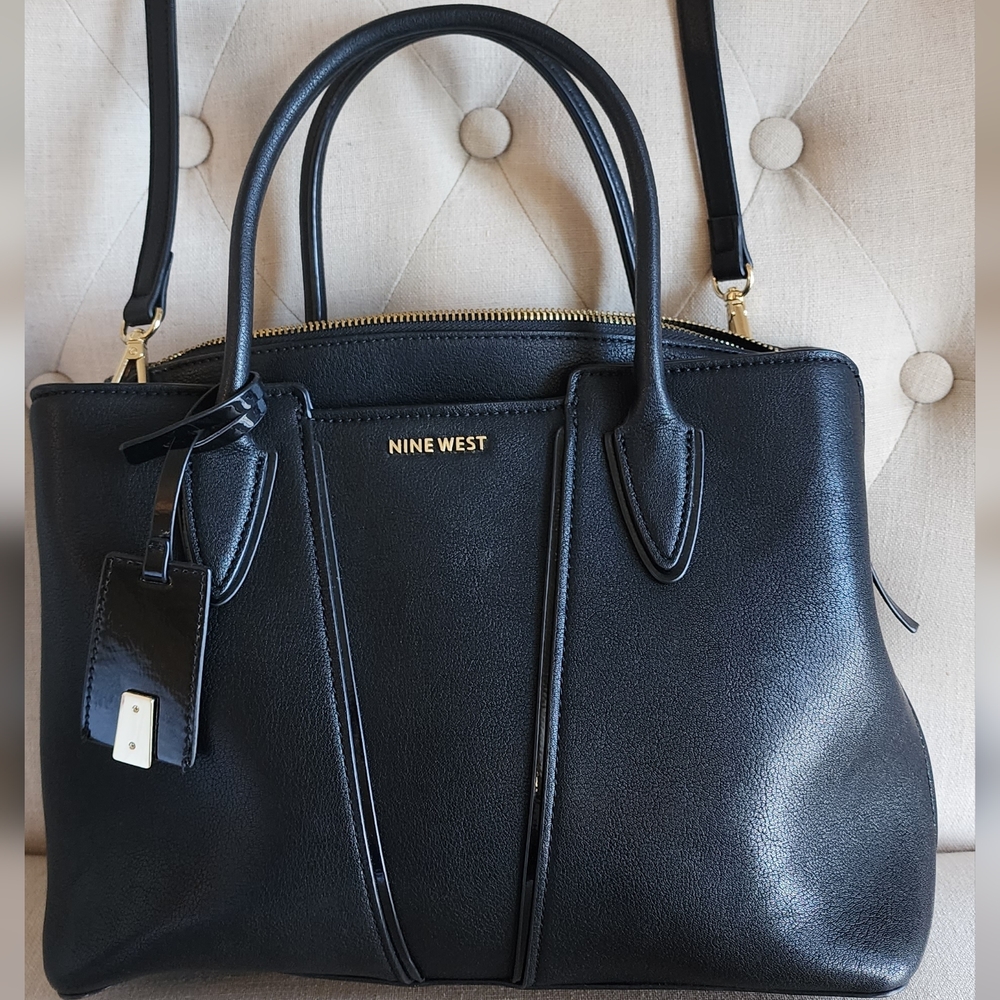 Nine West Black Handbag w/ shoulder strap
